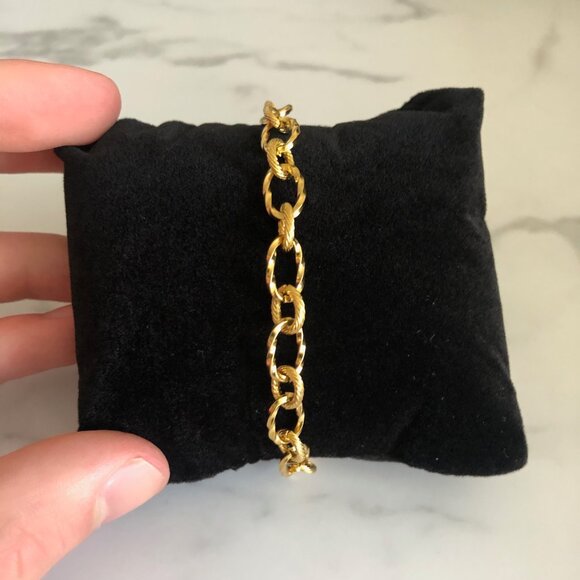 Loop Chain Gold Bracelet - Picture 3 of 6